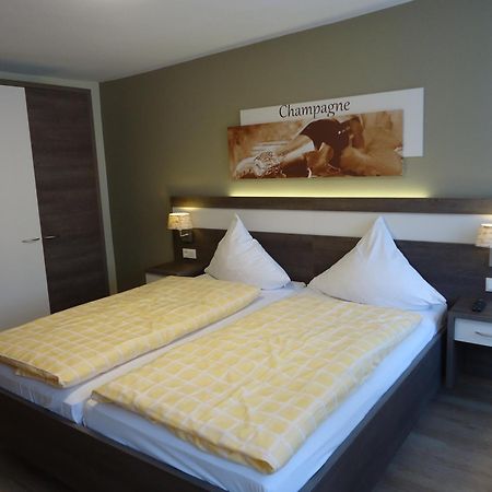 Gasthaus Huwer Bernkastel-Kues Zimmer foto