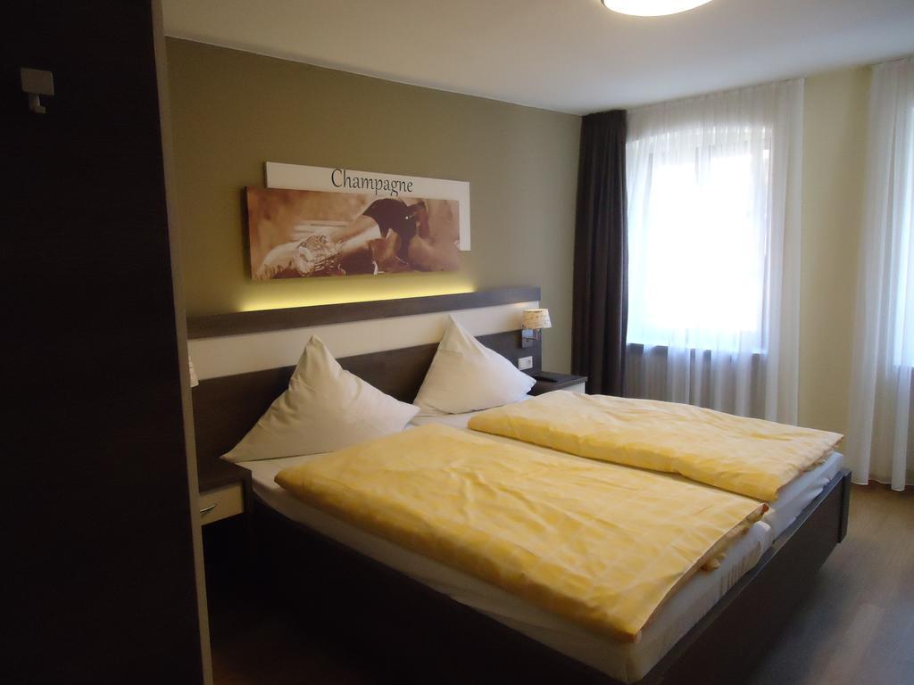Gasthaus Huwer Bernkastel-Kues Zimmer foto
